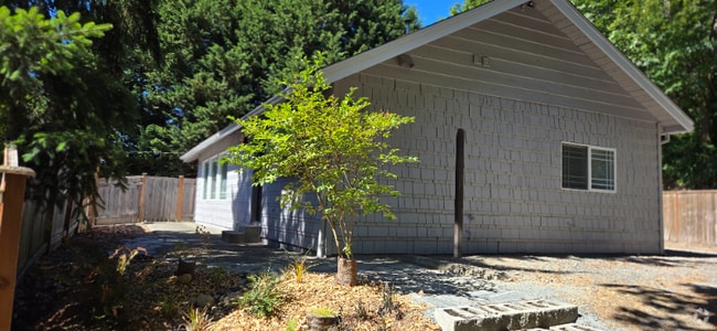 Building Photo - 1690 Kent Des Moines Rd Rental