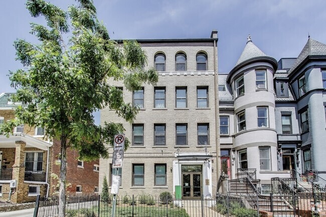 Building Photo - 1461 Girard St NW Rental