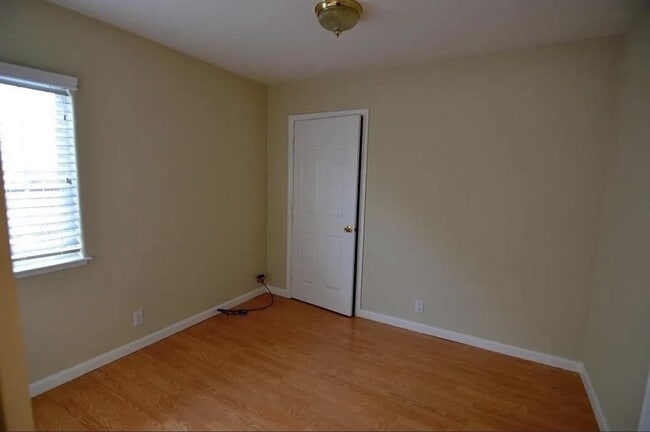 Photo - 273 Staples Ave