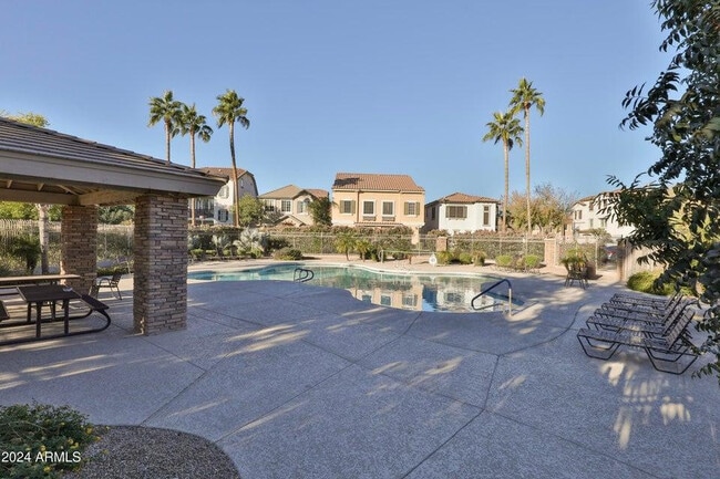 Building Photo - 1337 S Owl Dr