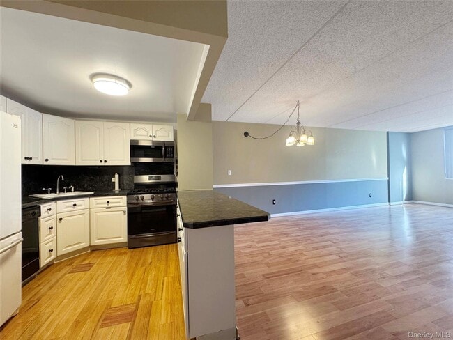 Photo - 777 N MacQuesten Pkwy