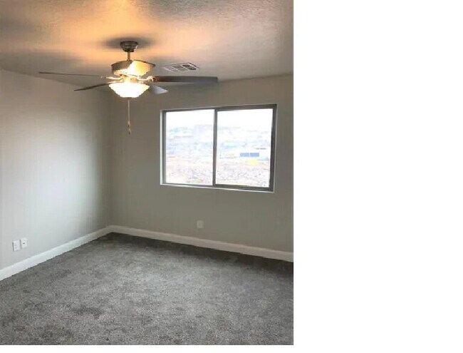 Photo - "Spacious 4-Bedroom Townhouse Oasis in Hur... Unit 128