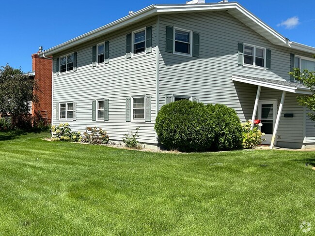 Building Photo - Large Single Family Home for Rent