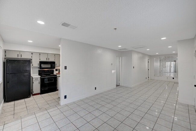 Photo - 4938 Larkspur St