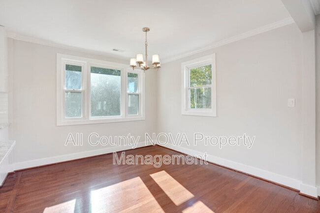 Photo - 4605 Henderson Rd