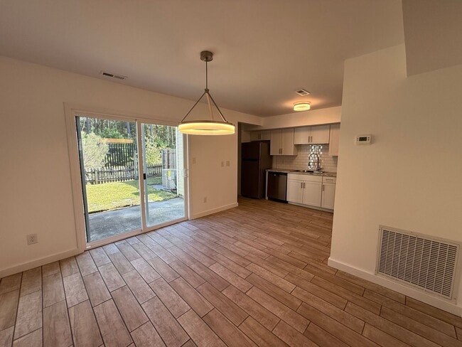 Photo - 3 bedroom, 1.5 Townhouse