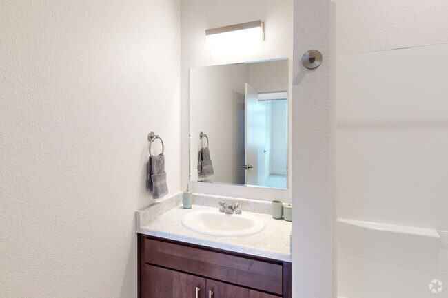 2BR, 1BA - 748SF