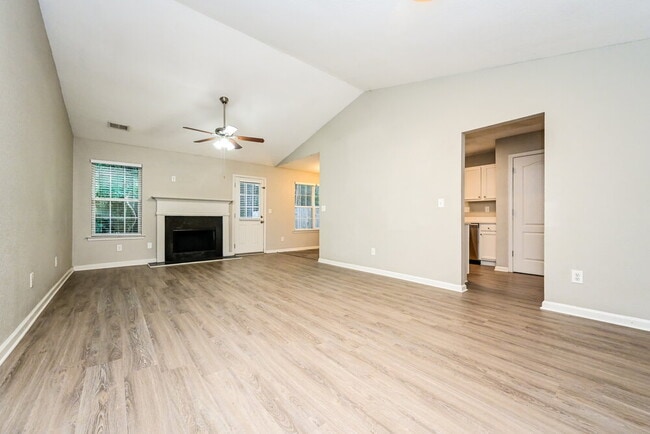 Photo - 150 Creek Way