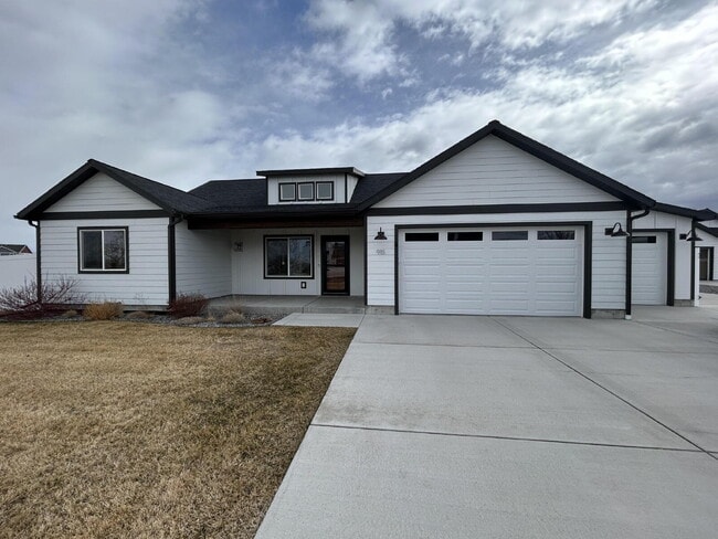 Photo - Luxury 4 Bed / 2 Bath Home on .84 Acres – 3 Car Garage – RV Parking