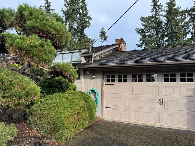 Photo - Cozy 5 bedr 3 bath rambler with daylight b...