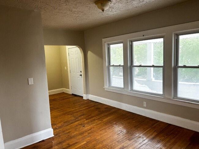 Photo - 390 E 162nd St