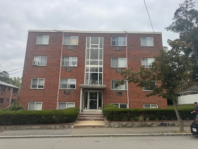 Building Photo - 11 Brattle St Unit apt 2