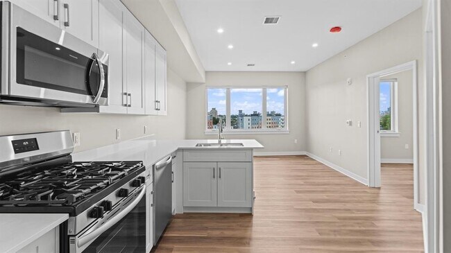 Building Photo - 475 Communipaw Ave Unit 408