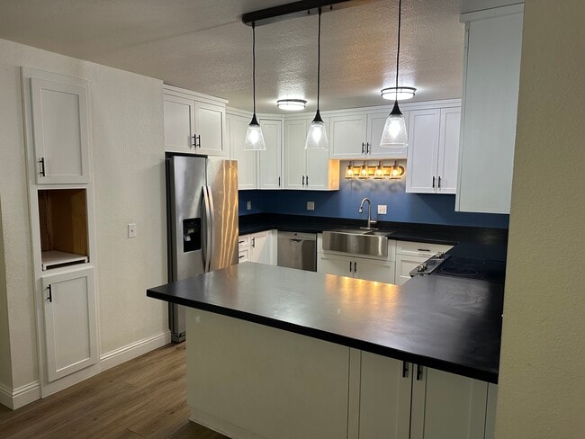 Photo - 644 Craig Ave