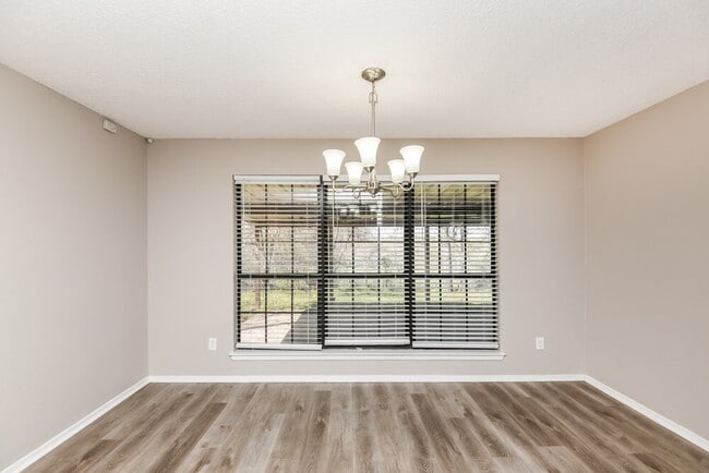 Photo - 125 Camelot Dr