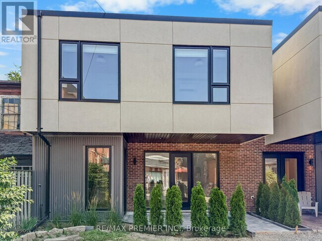 Photo - 757 Dufferin St