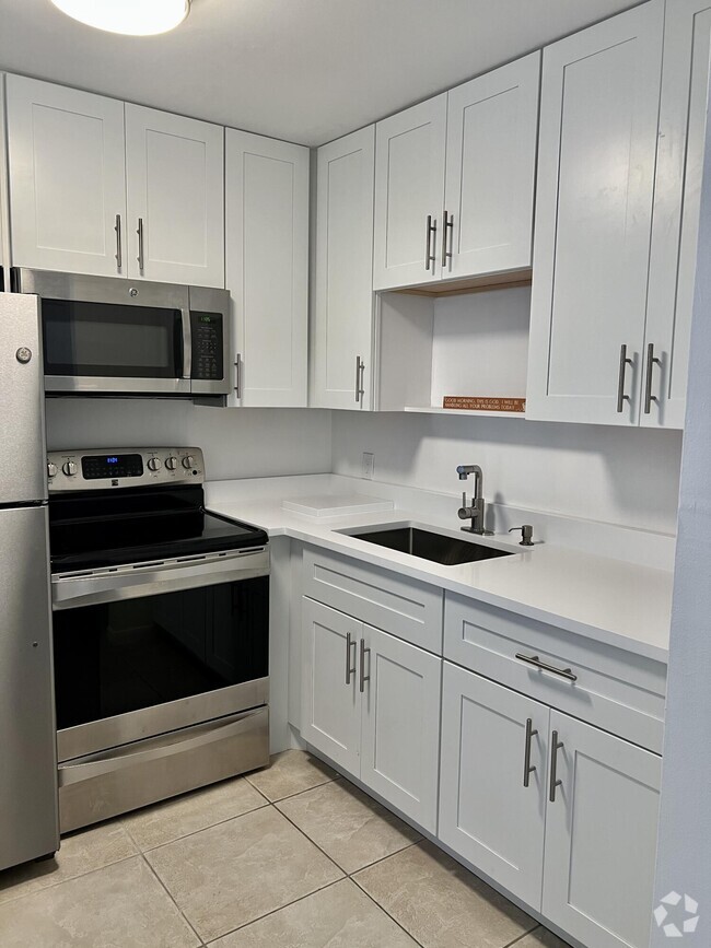 Building Photo - 2480 Lake Osborne Dr Unit 111 Rental
