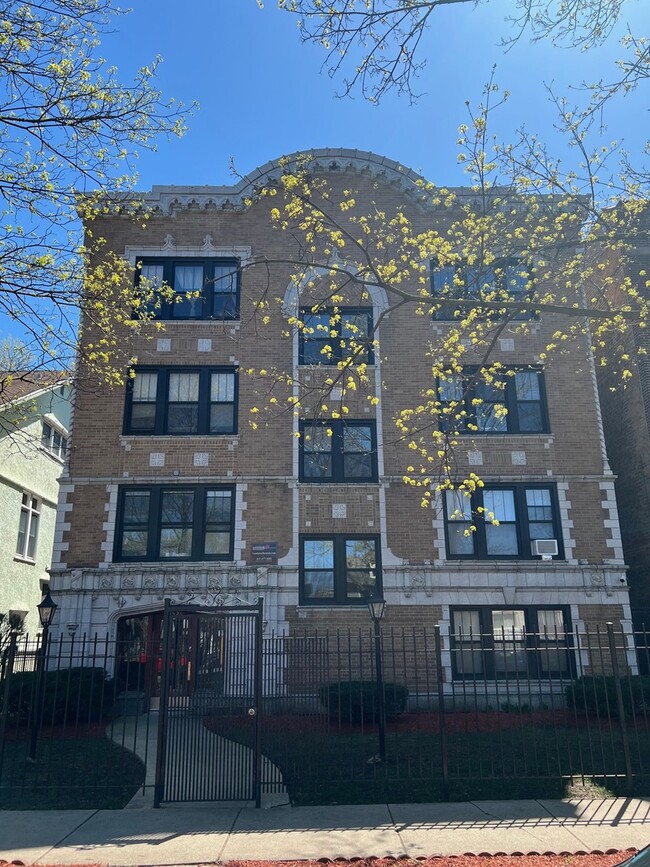 Building Photo - 1525 W Estes Ave Unit A5 Rental