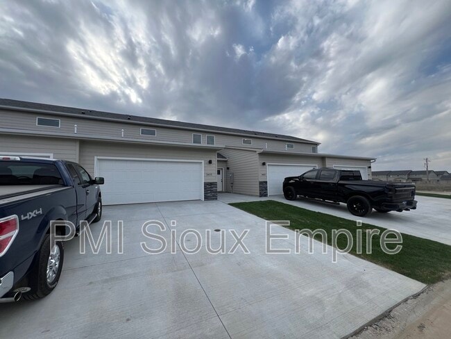 Building Photo - 3405 CHALICE Pl