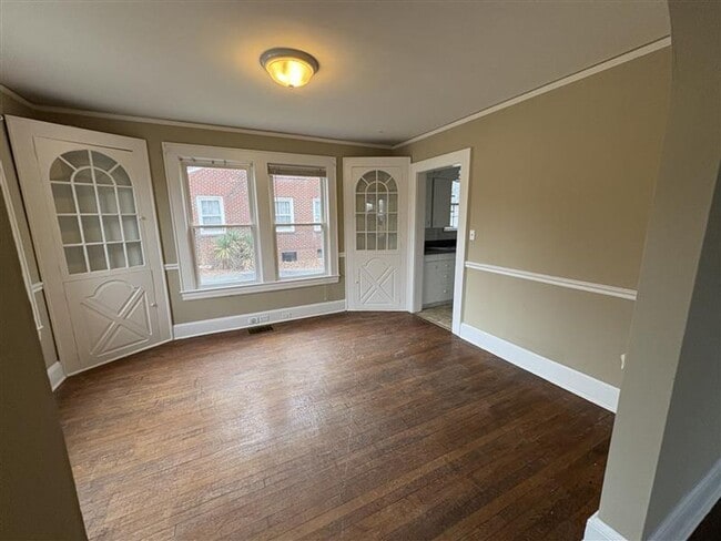 Photo - Quaint Brick Cottage w/Covered Parking