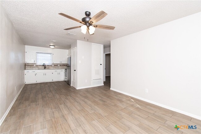 Photo - 314 Sunset Ln