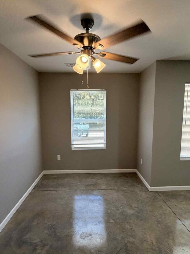 Photo - 321-323 S 4th St Unidad 323 S. 4th