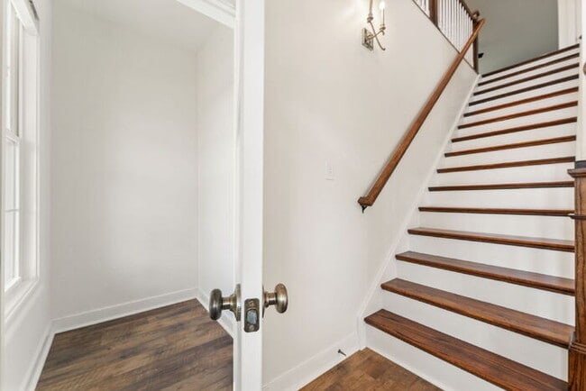 Photo - Spacious 5 Bedroom Home in Rountrey (Newmarket Section) – 3,555 Sq Ft – $4,350/mo