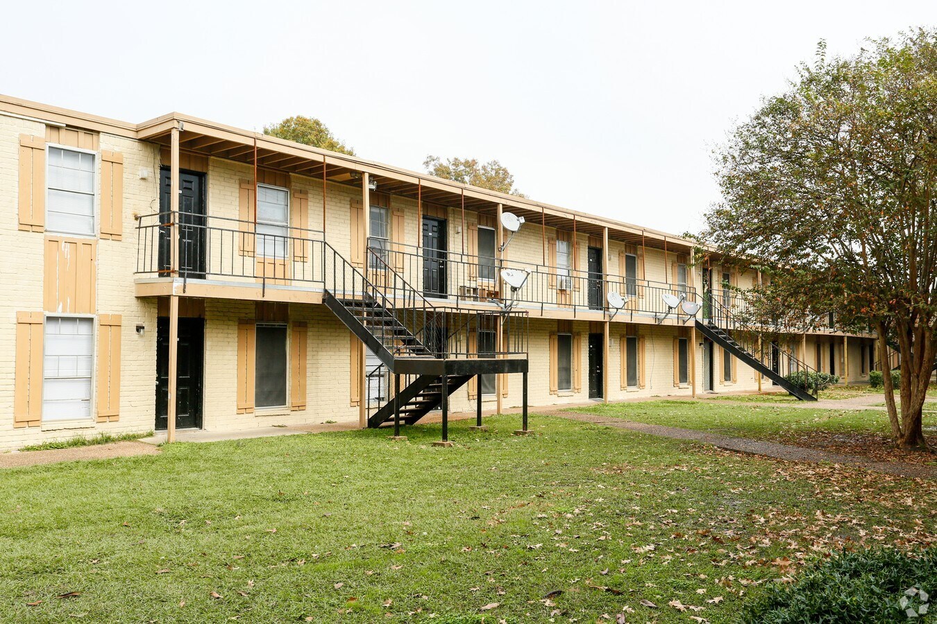 Wood Glen Apartments - Broadway Casa Apartments
