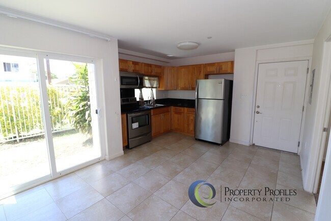 Photo - 2 Bedroom / 1 bath Ground Floor Kapahulu Apartment - Available Now! Unit #101