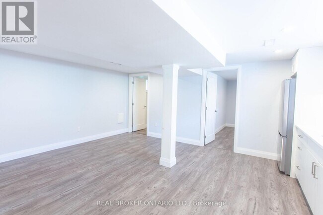 Photo - 397 Mississaga St W