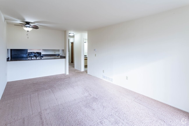 2 BR, 1 BA - Manchester A - 970 SF