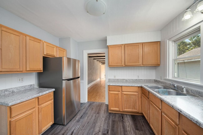 Photo - 817 Dorchester Ave SW