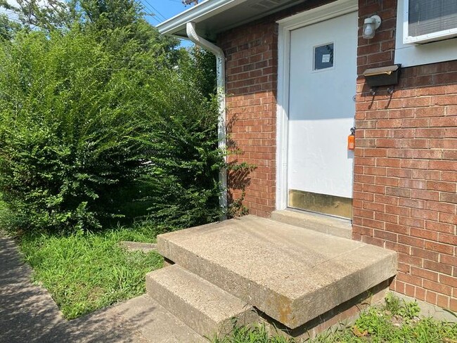 2 Bedroom Apartment Near Downtown - 2 Bedroom Apartment Near Downtown