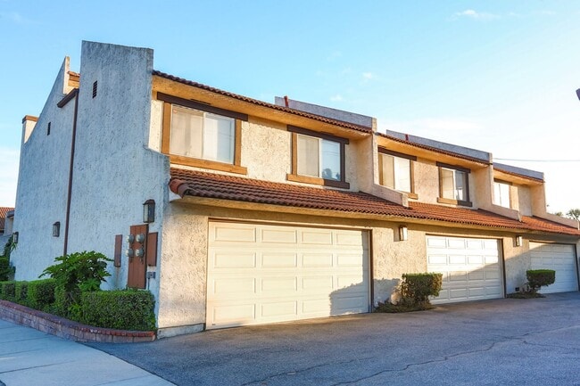 Photo - SPECIAL 2 WEEKS OFF! 2 BED 1.5 BATH TOWN S...