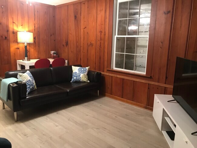 212 Westwood Dr Apt 2 Unidad 2