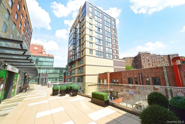 Building Photo - 39-16 Prince St Unit 6E