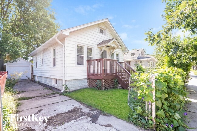 Photo - 410 Bangs St