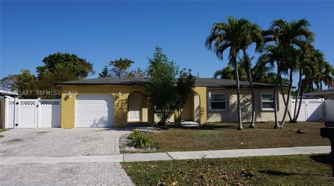 Building Photo - 4857 Alfresco St
