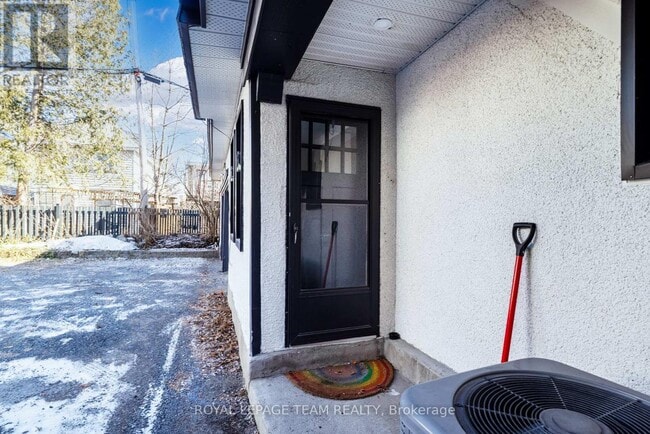 Photo - 325 Hinchey Ave Unité B