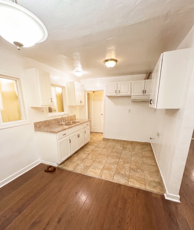 Kitchen - 3521 3/4 10th Ave
