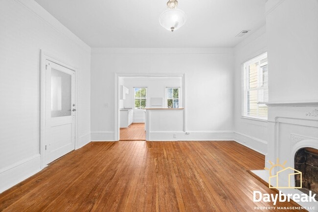 112 E Anderson St Unit 112 E Anderson St. B (Upstairs)