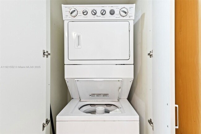 Photo - 350 S Miami Ave Unidad 18