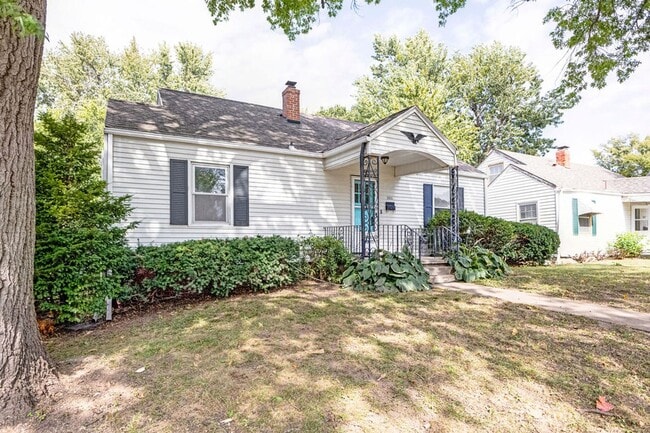 Photo - 3BR Cottage with Large Backyard, Garage and a Basement!