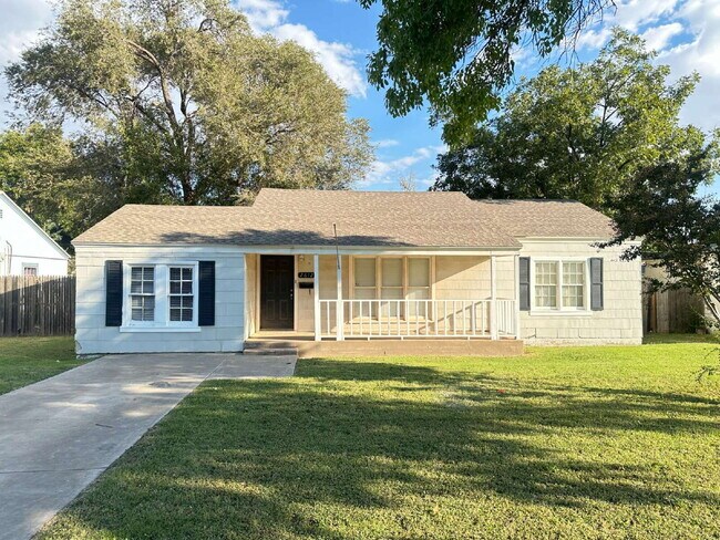 Building Photo - Character, Comfort & Convenience in Tech T...