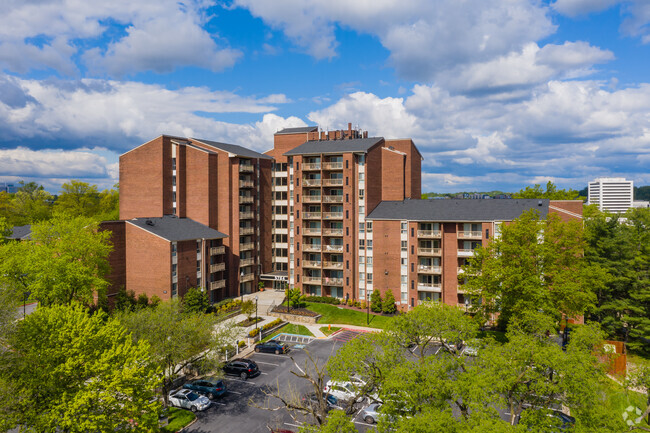 Building Photo - Columbia Pointe Rental