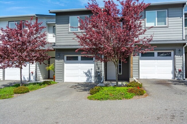 Building Photo - 3 Bedroom/2 Bath townhouse in Kettlecove community
