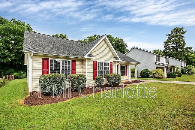 Photo - Room in House on S Ridge Ave