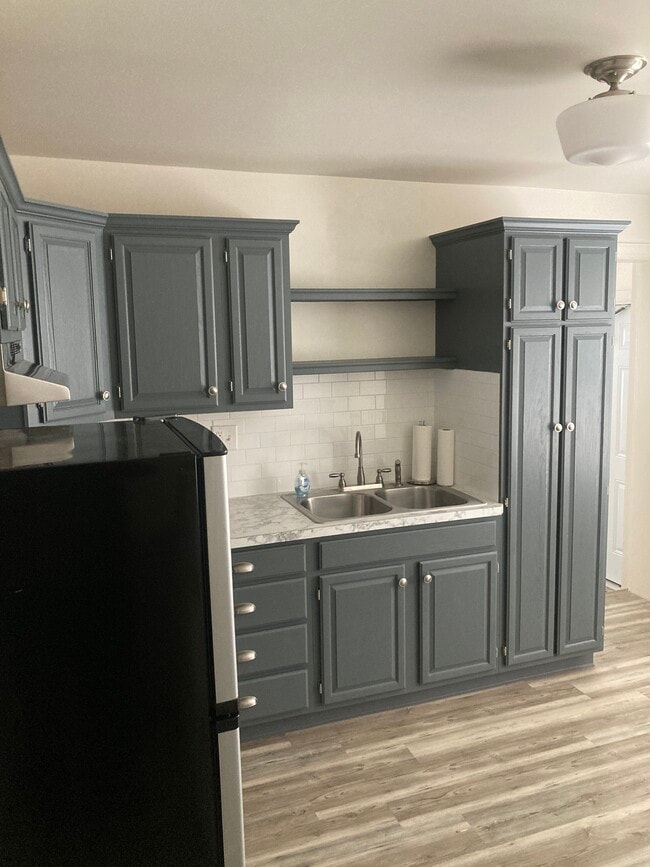 Building Photo - 101 Montrose Ave Unit A