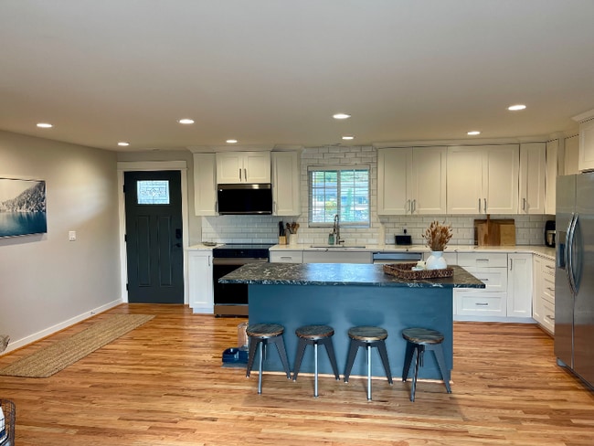 Photo - 305 Rosewood St