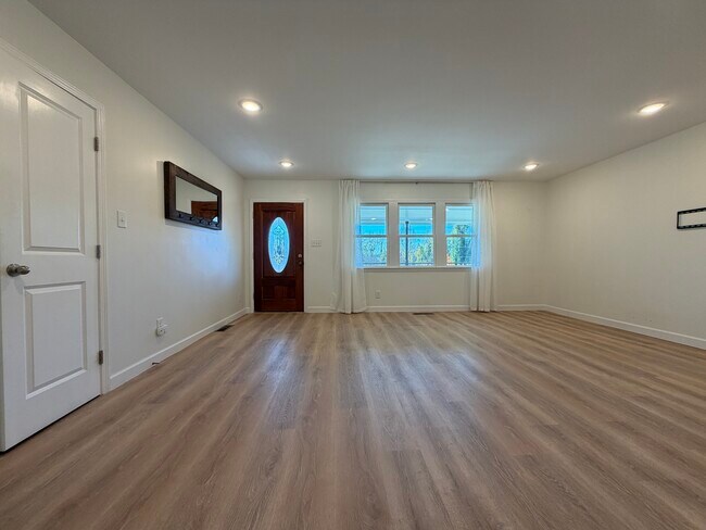 Photo - 214 W Union St